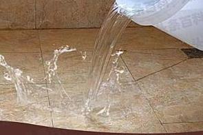呼兰漏水维修 免砸砖防水材料该如何施工